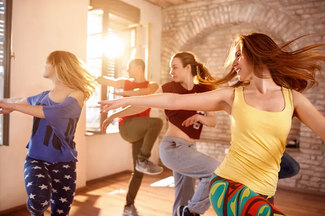 mujeres bailando